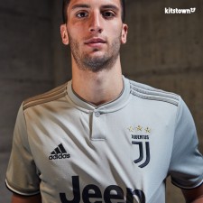 Juventus 2018/19 sezonski dres